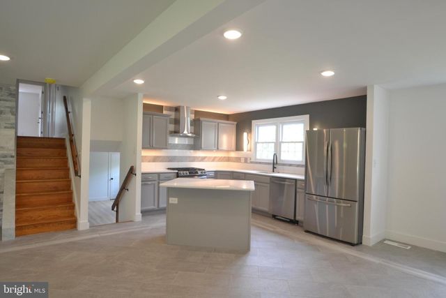 1436 E LAMPLIGHTER LN, North Wales, PA 19454