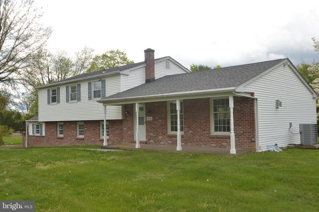 1436 E LAMPLIGHTER LN, North Wales, PA 19454