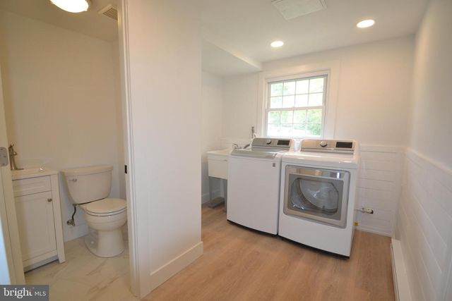 1436 E LAMPLIGHTER LN, North Wales, PA 19454