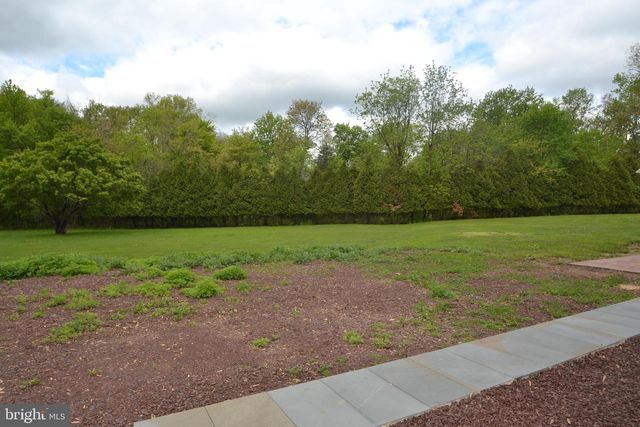 1436 E LAMPLIGHTER LN, North Wales, PA 19454