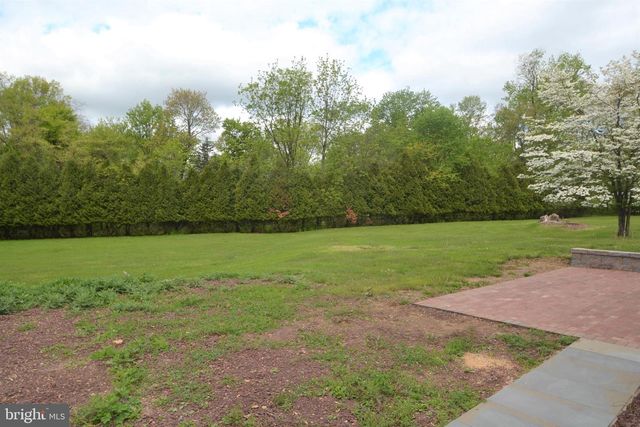 1436 E LAMPLIGHTER LN, North Wales, PA 19454