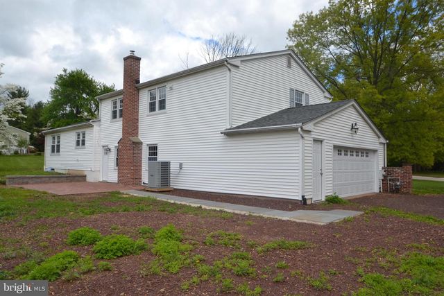 1436 E LAMPLIGHTER LN, North Wales, PA 19454