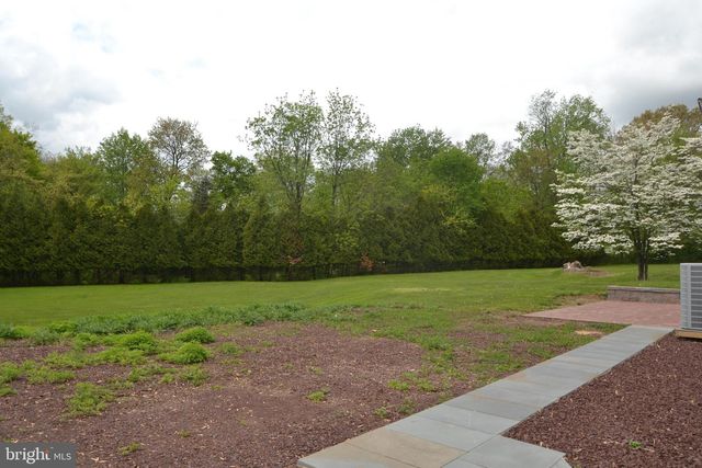 1436 E LAMPLIGHTER LN, North Wales, PA 19454