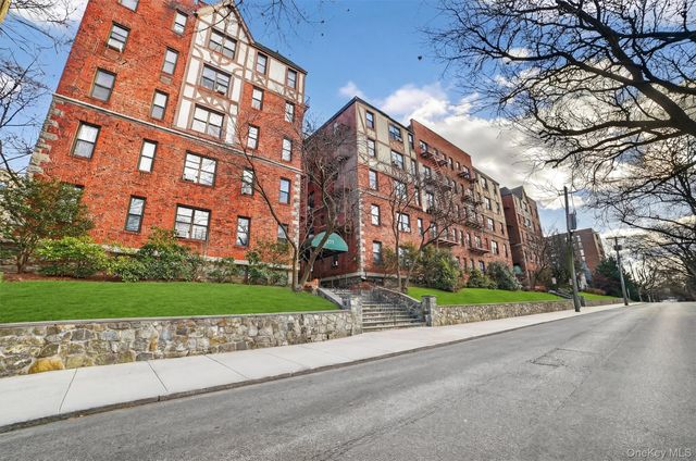 673 Locust Street 1F, Mount Vernon, NY 10552