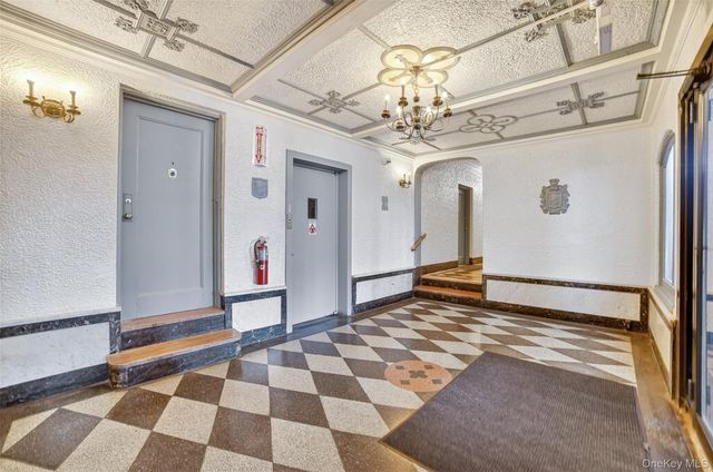 673 Locust Street 1F, Mount Vernon, NY 10552