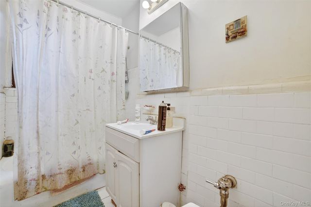 673 Locust Street 1F, Mount Vernon, NY 10552