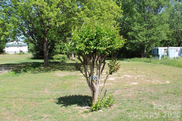 221 37th Street SW, Hickory, NC 28602