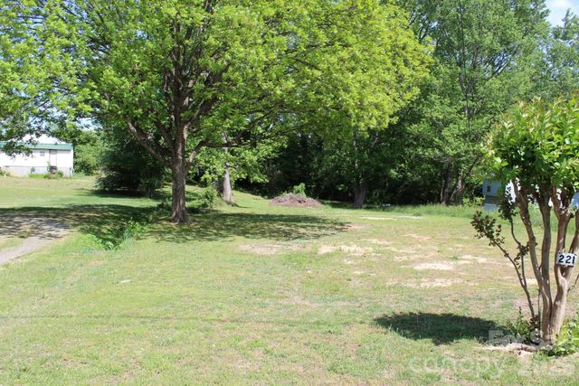 221 37th Street SW, Hickory, NC 28602