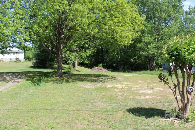 221 37th Street SW, Hickory, NC 28602