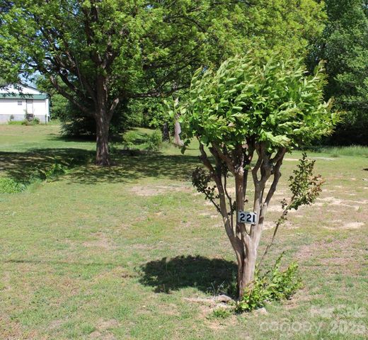 221 37th Street SW, Hickory, NC 28602