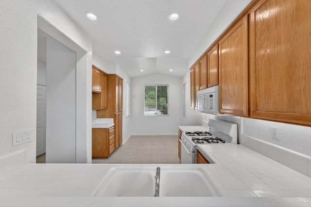 3203 Europa St, Roseville, CA 95661