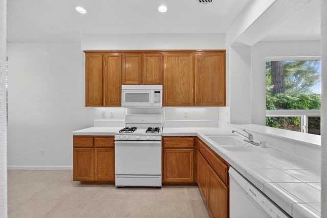 3203 Europa St, Roseville, CA 95661