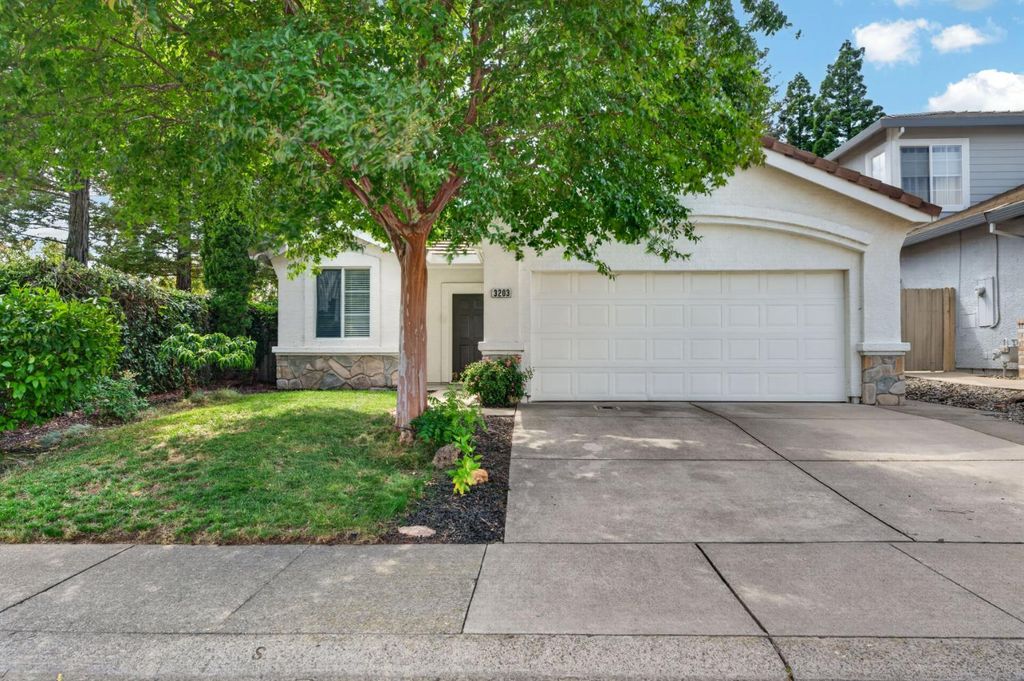 3203 Europa St, Roseville, CA 95661