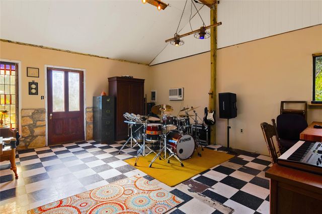 435 Spangenberg RD, Blanco, TX 78623