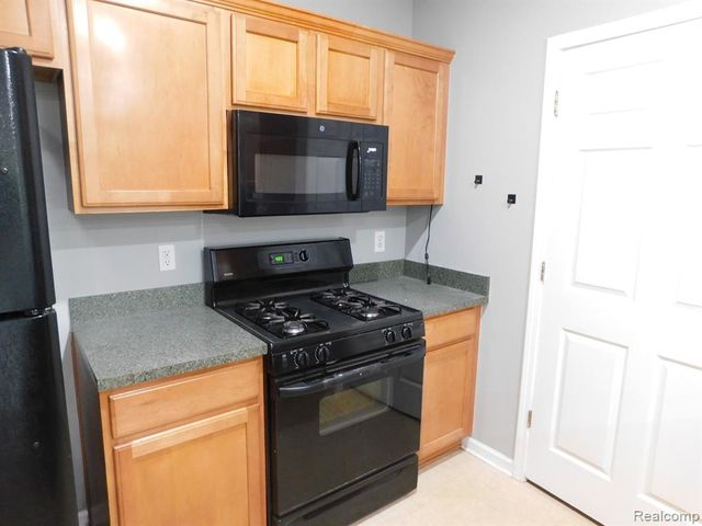 3907 Cherry Creek Lane, Sterling Heights, MI 48314