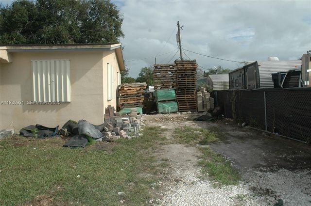 813 NW 6th Ave, Florida City, FL 33034