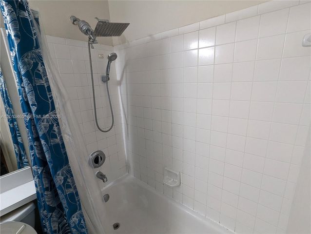 18308 NW 68th Ave D, Hialeah, FL 33015