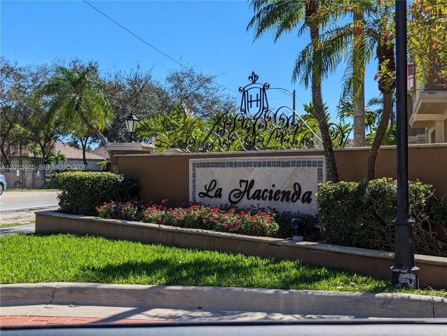 18308 NW 68th Ave D, Hialeah, FL 33015
