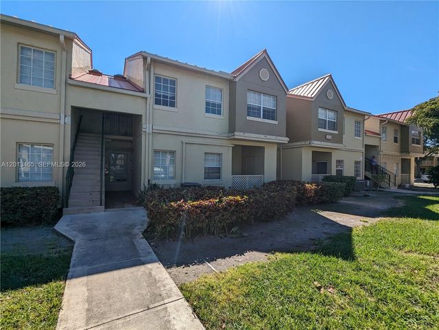 18308 NW 68th Ave D, Hialeah, FL 33015