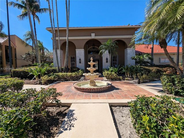 18308 NW 68th Ave D, Hialeah, FL 33015