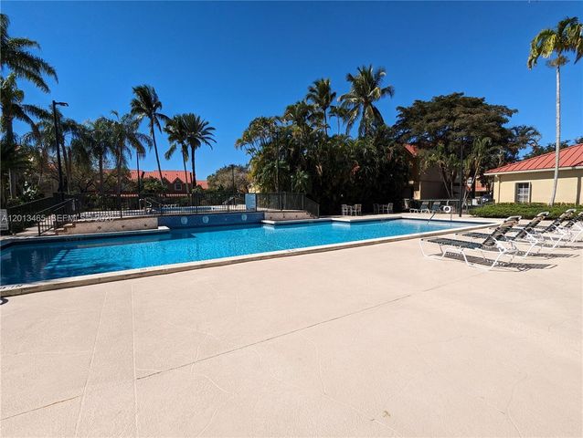 18308 NW 68th Ave D, Hialeah, FL 33015