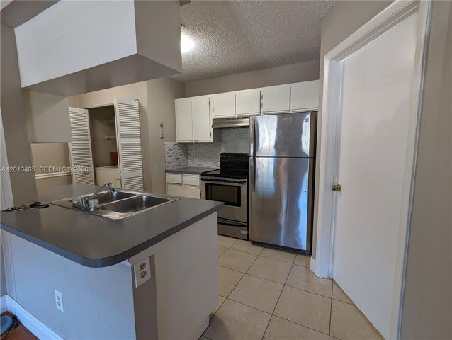 18308 NW 68th Ave D, Hialeah, FL 33015