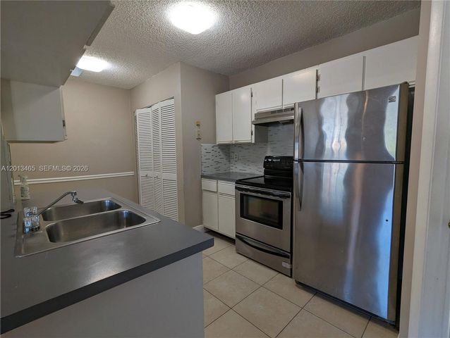 18308 NW 68th Ave D, Hialeah, FL 33015