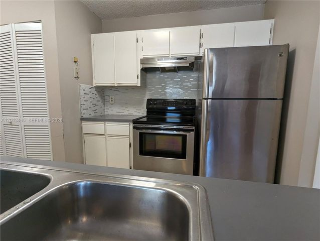 18308 NW 68th Ave D, Hialeah, FL 33015