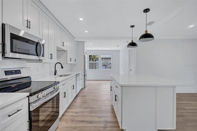 2647 SYDELLE STREET, Sarasota, FL 34237