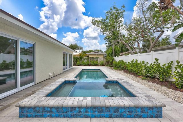 2647 SYDELLE STREET, Sarasota, FL 34237