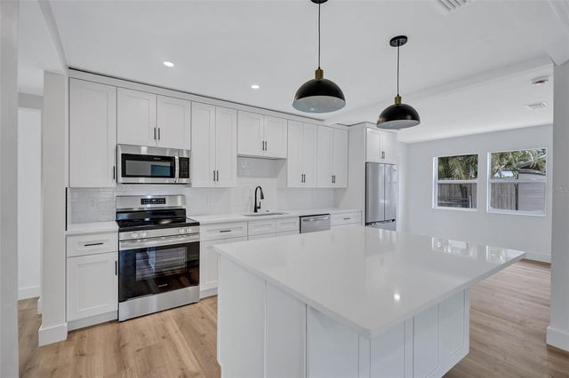 2647 SYDELLE STREET, Sarasota, FL 34237
