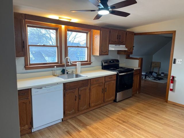 24 Pleasant St 3, Wakefield, MA 01880