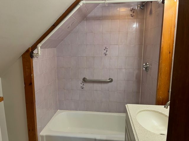 24 Pleasant St 3, Wakefield, MA 01880