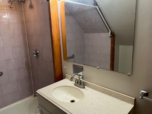 24 Pleasant St 3, Wakefield, MA 01880