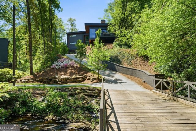 575 Mountain Way NE, Atlanta, GA 30342