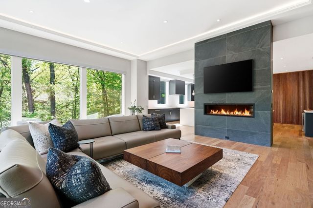 575 Mountain Way NE, Atlanta, GA 30342