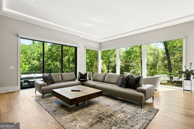 575 Mountain Way NE, Atlanta, GA 30342