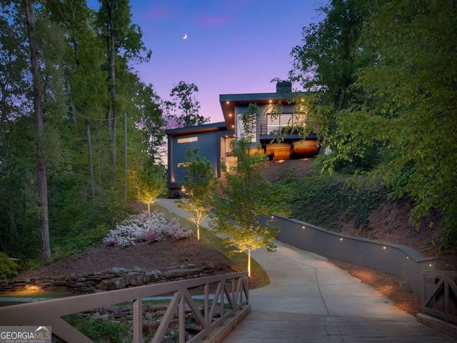 575 Mountain Way NE, Atlanta, GA 30342