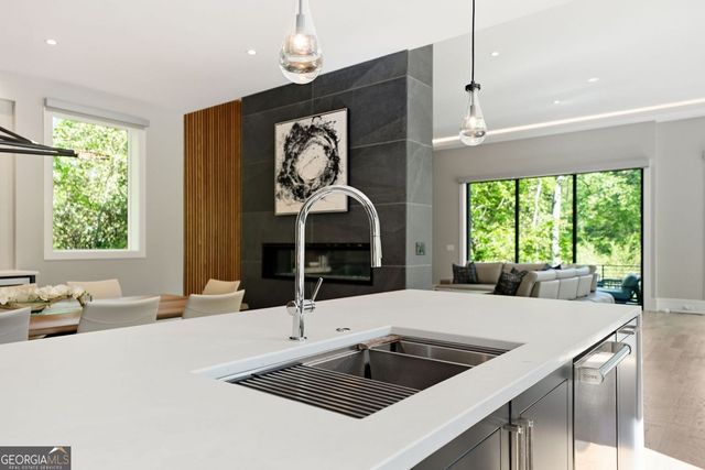 575 Mountain Way NE, Atlanta, GA 30342