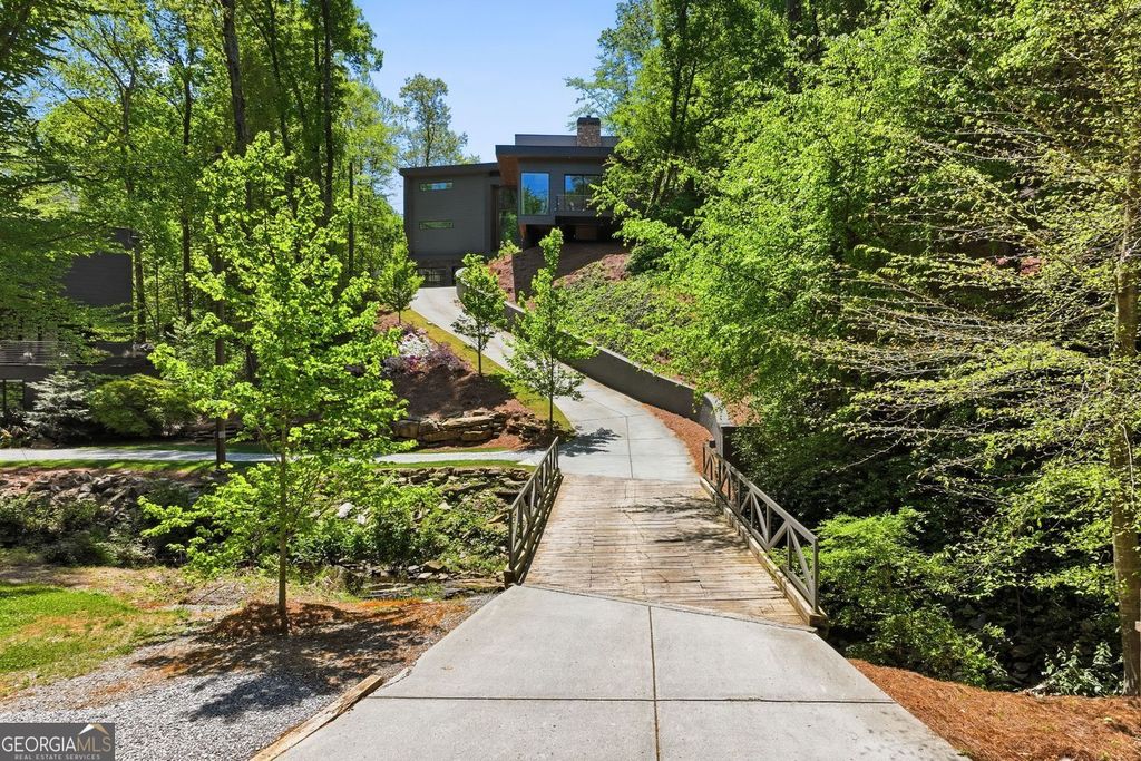 575 Mountain Way NE, Atlanta, GA 30342