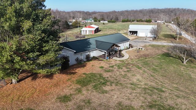 95 Fescue Ln, Lafayette, TN 37083