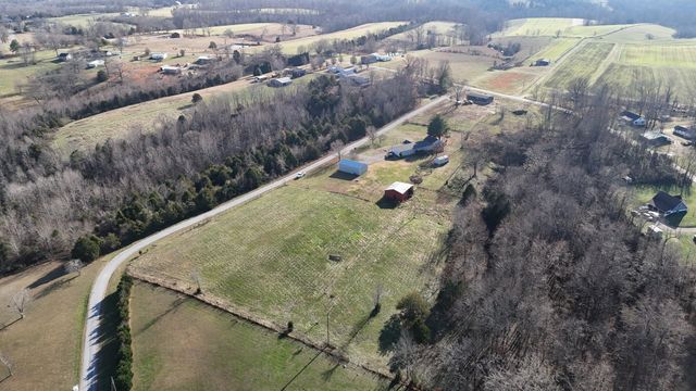 95 Fescue Ln, Lafayette, TN 37083