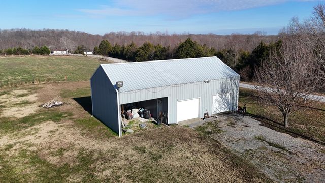 95 Fescue Ln, Lafayette, TN 37083