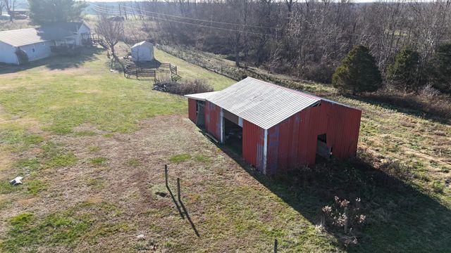 95 Fescue Ln, Lafayette, TN 37083