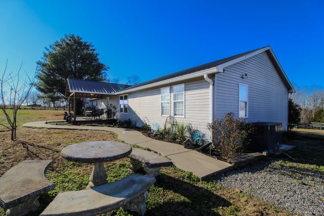 95 Fescue Ln, Lafayette, TN 37083