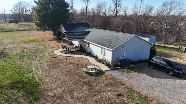 95 Fescue Ln, Lafayette, TN 37083