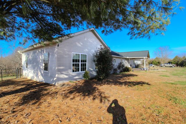 95 Fescue Ln, Lafayette, TN 37083