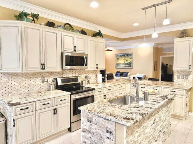 598 NW Waverly Circle S, Port St. Lucie, Port St Lucie, FL 34983