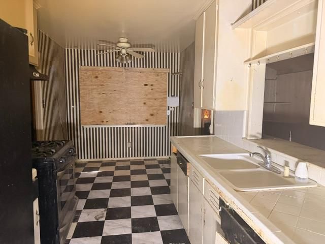 4944 J Pkwy, Sacramento, CA 95823