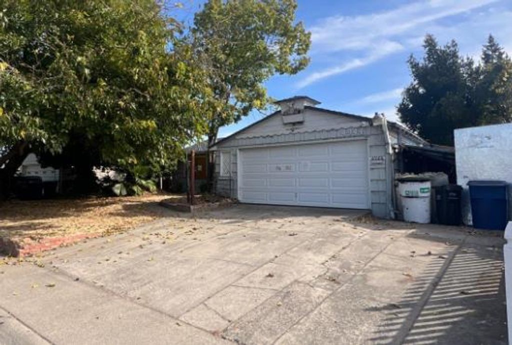 4944 J Pkwy, Sacramento, CA 95823